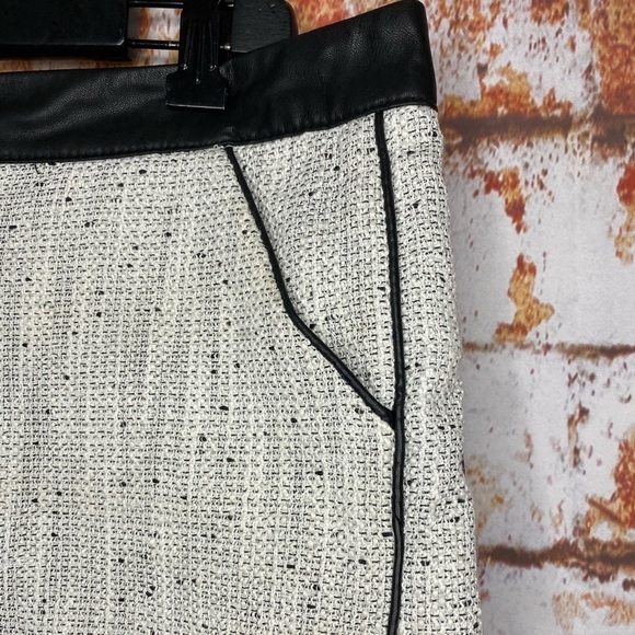 Forever 21 White Woven Tweed Shorts Faux Leather Trim Large - Picture 4 of 7